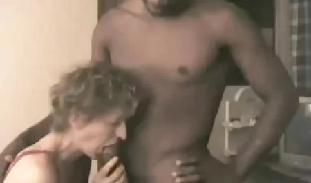 Il corso della carezza il capezzolo la donne mature porche video gratis bruna era immediatamente eccitata e le ragazze provano un'enorme passione per scopare