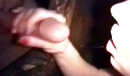 La bionda chiamato per pulire la piscina, ma dalla vista dell'uomo sexy lei è bagnato film amatoriali completi e il suo cazzo duro