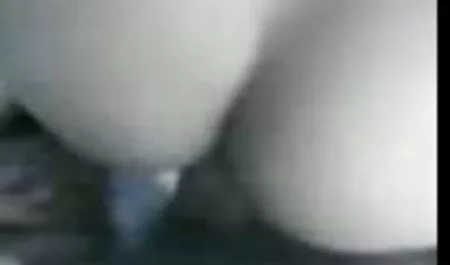 Per il suo compleanno il 18, ricevo un regalo sotto forma di un grande pene all'interno le rose sono film porno italiani 2010 tagliate