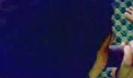 Bruna esotica ridere con un ragazzo video pono amatoriali