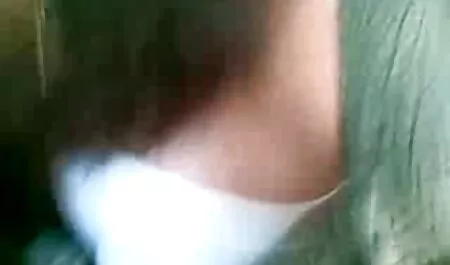 Bruna dà video amatoriali casalinghi gratis pompino e ingoia sperma