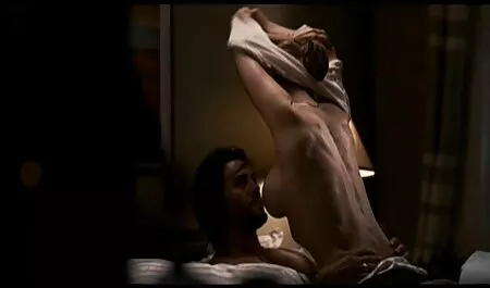 Babe diffondere le gambe sottili, dando video sex italiani gratis il suo fidanzato l'accesso alle sue mutandine