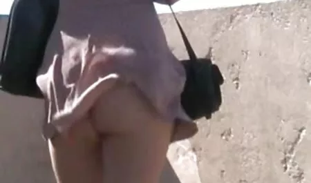 La bionda in macchina accarezzando il film porno italiani gratis completi suo bambino