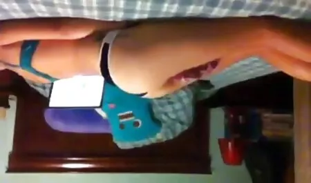 L'uomo in ufficio uno strattone un video pieno italiani po