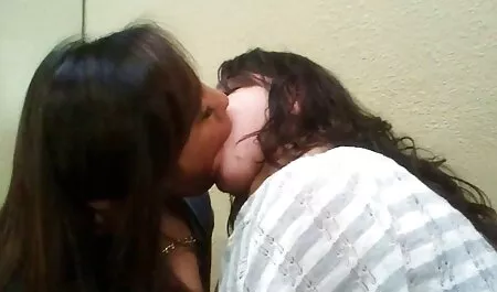 Mamma film porno violenti italiani amici che vengono a visitare si scopre è una donna molto bella