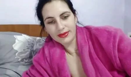 Il bambino stava solo abbassando i pantaloni porno italiano gratis film nel suo piccolo bianco e prendere la figa
