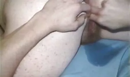 La filmpornoitaliani net bionda accarezzò la vagina in webcam