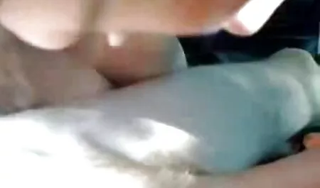 Bella ragazza succhiare il cazzo in film hard casalinghe bagno