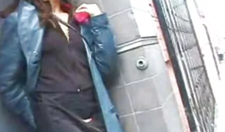 Un uomo in barella porta il cazzo video amatoriali hard gratis nella vagina avvitato
