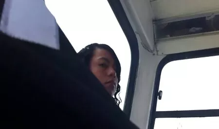 Victoria adorabile Masturbazione nel cortile di casa video pornografici italiani gratis sua