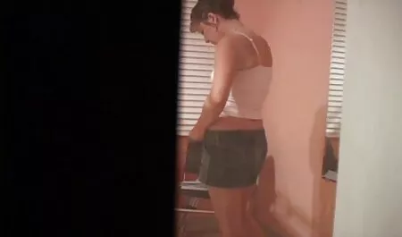 Un giovane dai capelli video pornoincesti castani con le tette un po ' e si alzò, con una figura di classe, succhiando una spessa verga dei suoi studi prima che lo indossasse