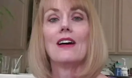 Le belle donne diventano pazze a causa di quello che è successo film erotici italiani gratuiti e, aprendo direttamente i vestiti, si siedono nelle fessure degli organi del più forte