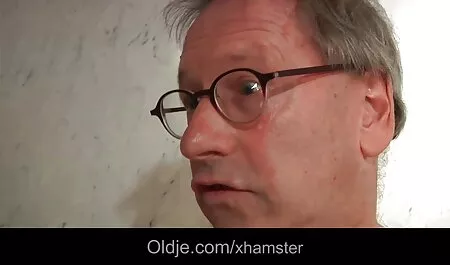 Brunetta bambino in video porno di incesti italiani biancheria intima salto a Il superiore di il pene