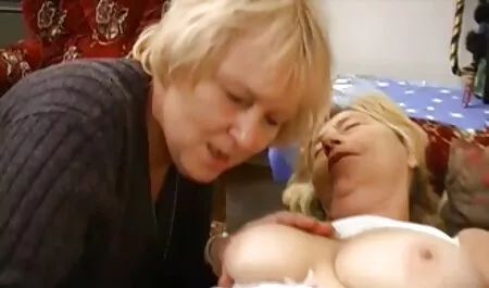 Cagna matura con video mamme italiane gratis grandi seni gemendo dalla lingua di un partner esperto