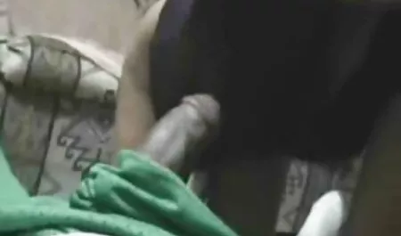 Bionda sta film porno italiani con tettone inserendo i suoi giocattoli nella sua vagina