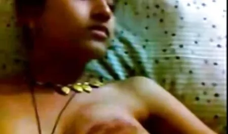 Un giovane video pornografici italiani gratuiti studente accarezzando la figa