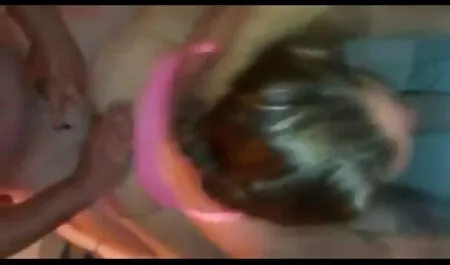 Cagna con un tatuaggio sulla schiena piantato nel film porno casalinghe italiane pene