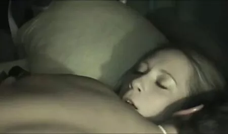 Ragazza Grandi Tette vengono a essere impiegato e senza accidentalmente video amatoriali donne vogliose versato un bicchiere d'acqua per il suo corpo