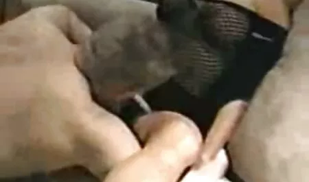 L'uomo videoporno italiane finito nel petto cagna bella