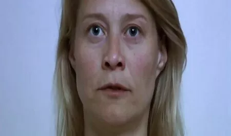 Studente cazzo con il suo fidanzato sul tavolo bei film porno italiani da biliardo