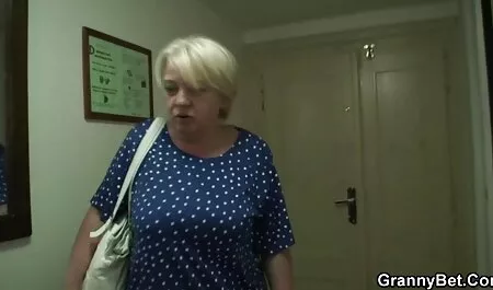 Il video lesbo amatoriale gratis toro nero si muove fresco in una cagna in calore
