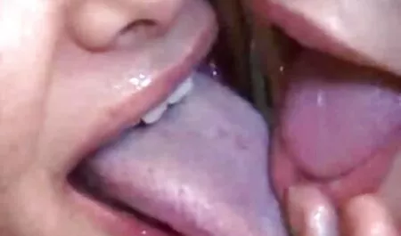 Gina ottiene un grosso film porno italiani incesti gratis cazzo in faccia