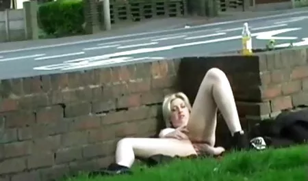 Kylie accendere pornoitaliani xxx la webcam e andare a nuotare in bagno
