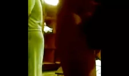 Insegnante asiatico video mature troie gratis dà pompino a studente